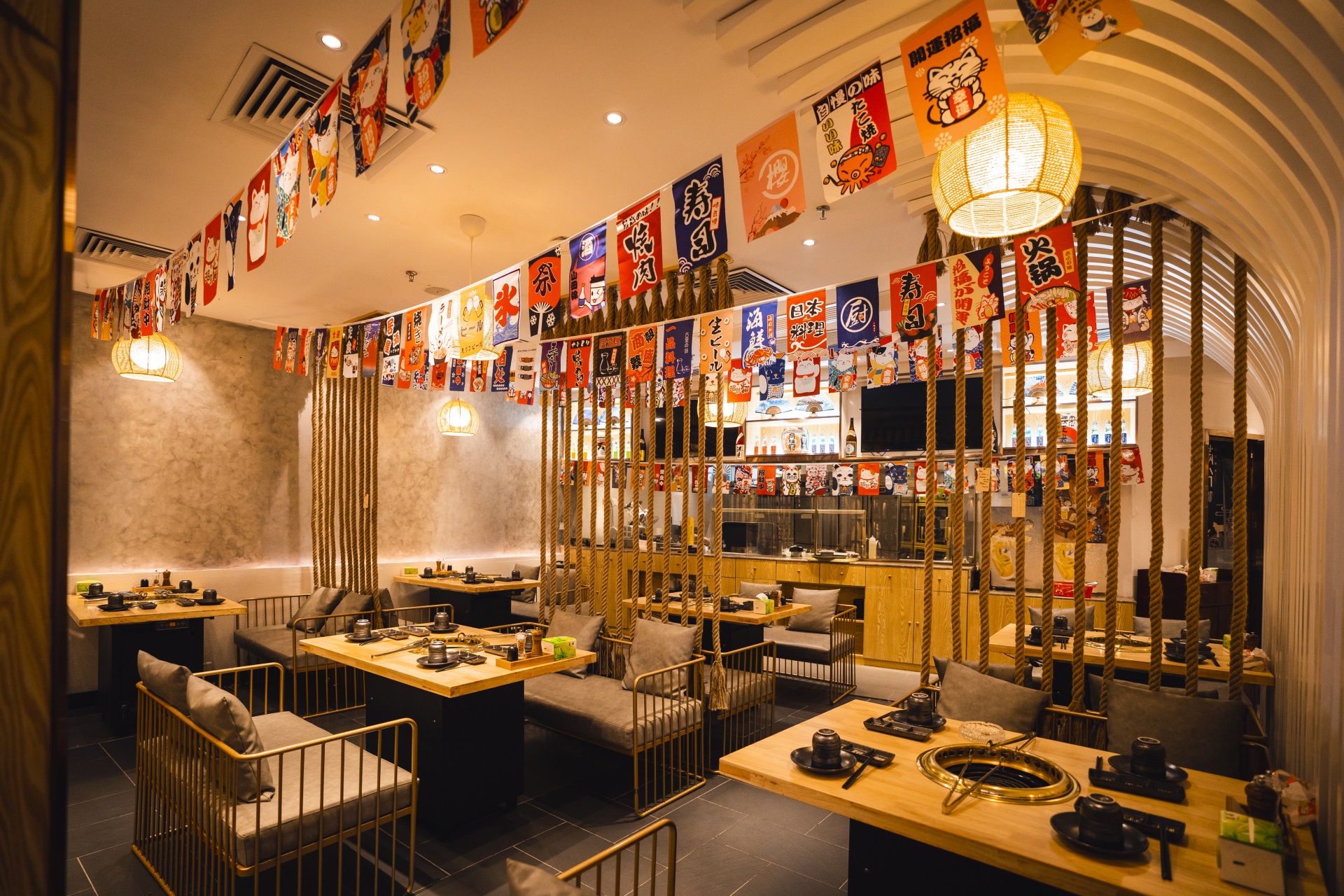 韶关如何通过深圳餐饮空间设计来确定餐厅的装修风格？